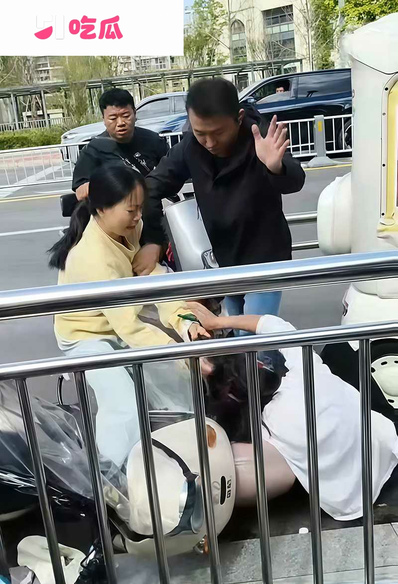 青白江小学门口吵架杀人 2 拷贝