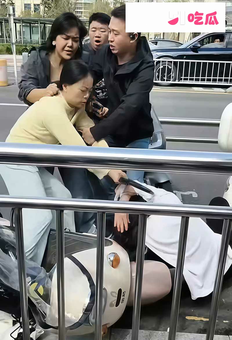 青白江小学门口吵架杀人 3 拷贝