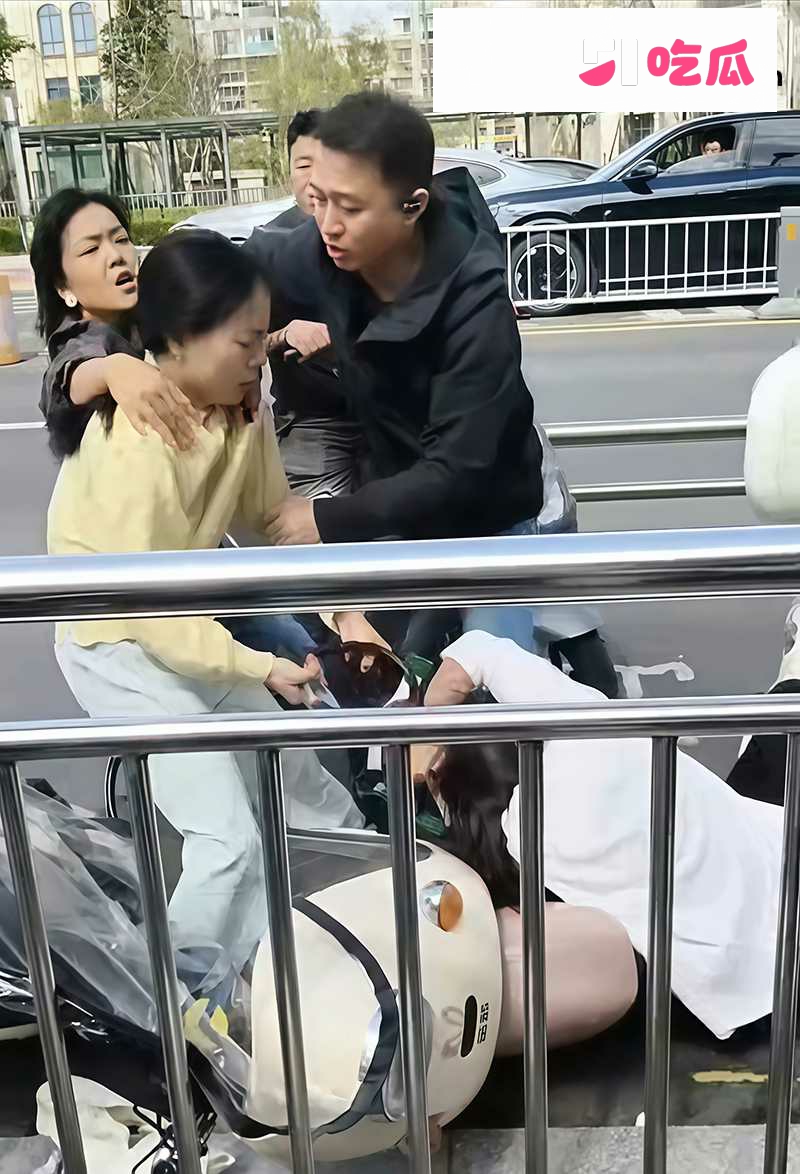 青白江小学门口吵架杀人 4 拷贝