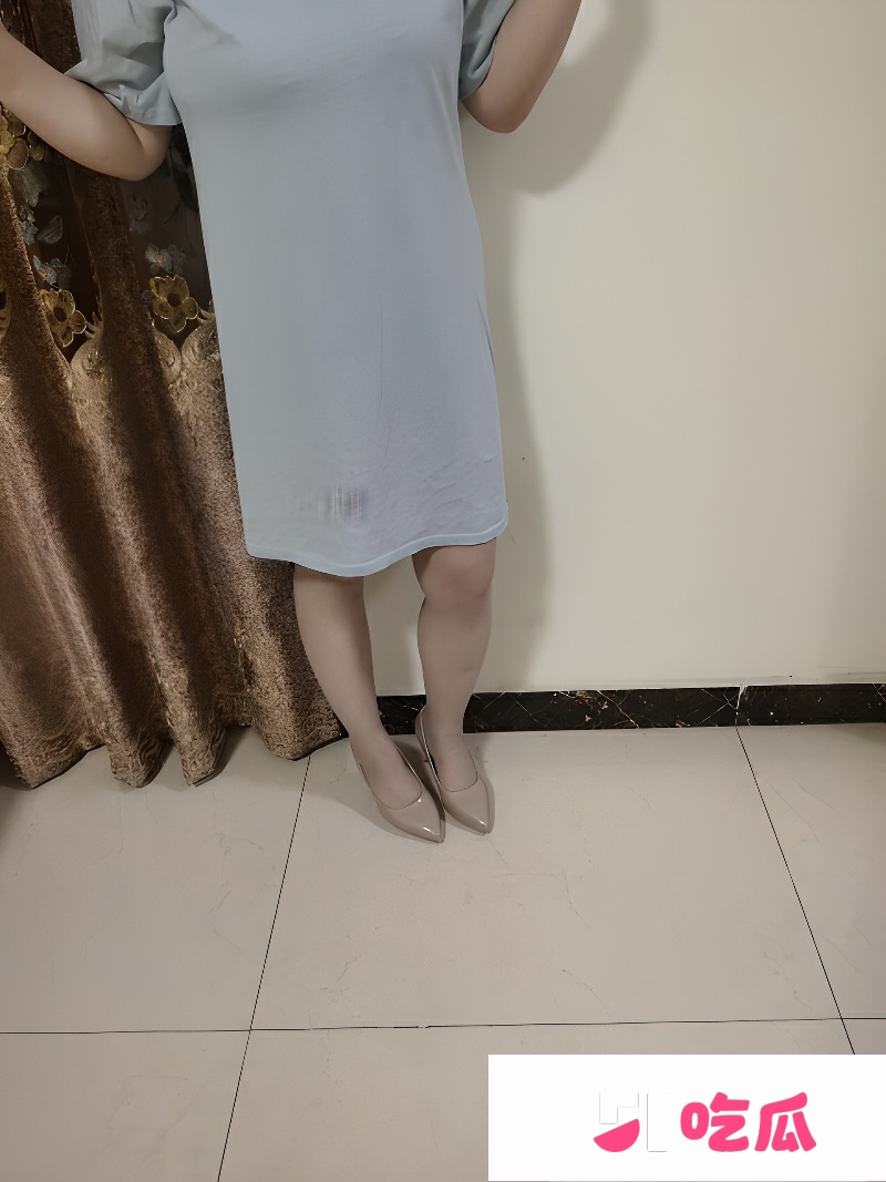 海角大神乱伦皮皮小姨穿灰丝厨房被摸胸1